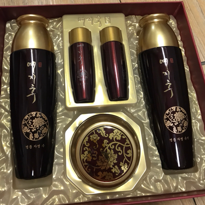 Bộ sản phẩm 5 món chăm sóc da chống lão hóa Yezihu nhân sâm