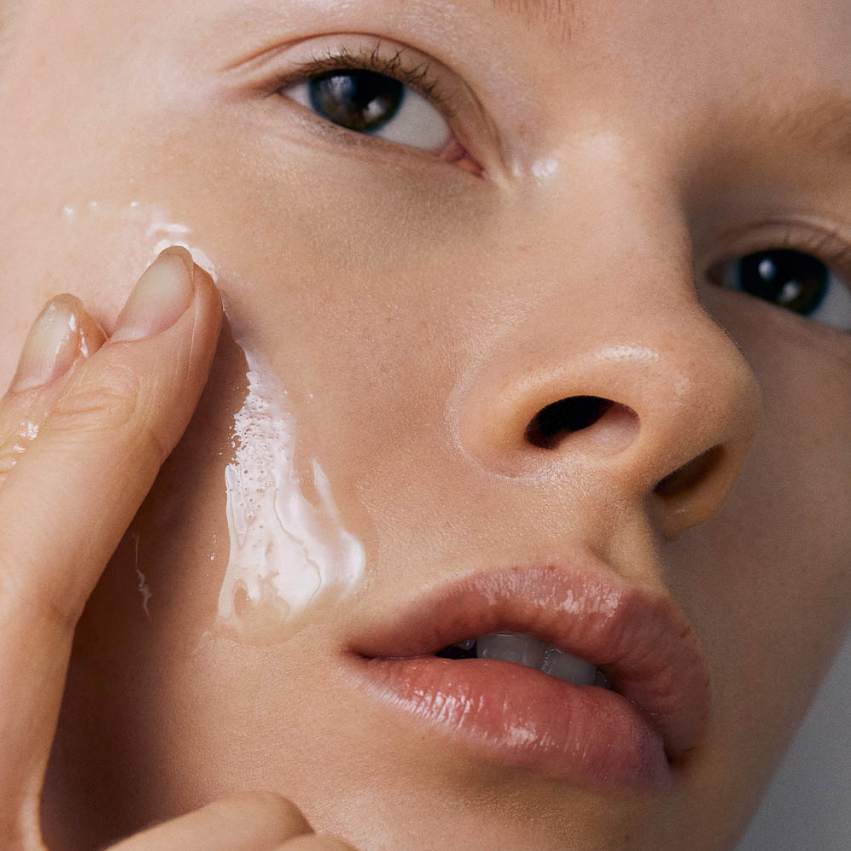 Dầu tẩy trang chiết xuất hương thảo trẻ hóa hồi phục da AROMATICA VITALIZING ROSEMARY CLEANSING OIL 200ml