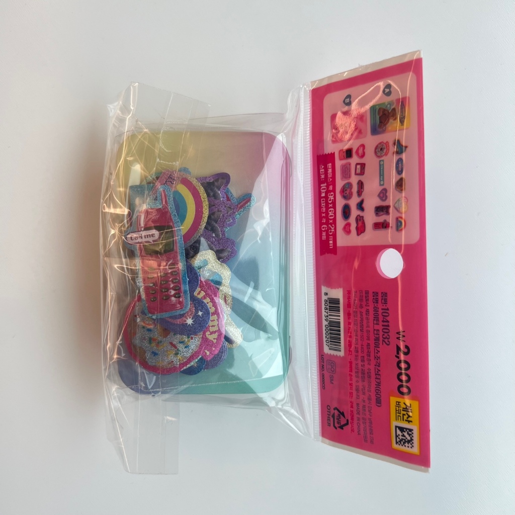 DAISO  Bộ Hình Dán + Hộp Thiếc Thiếc Tuổi teen Cao