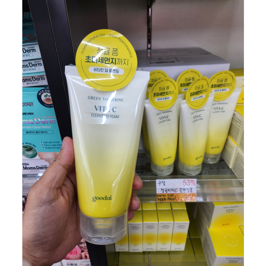 Sữa Rửa Mặt làm sạch sâu Goodal Green Tangerine Vita C Cleansing Foam 150Ml- Bản mới