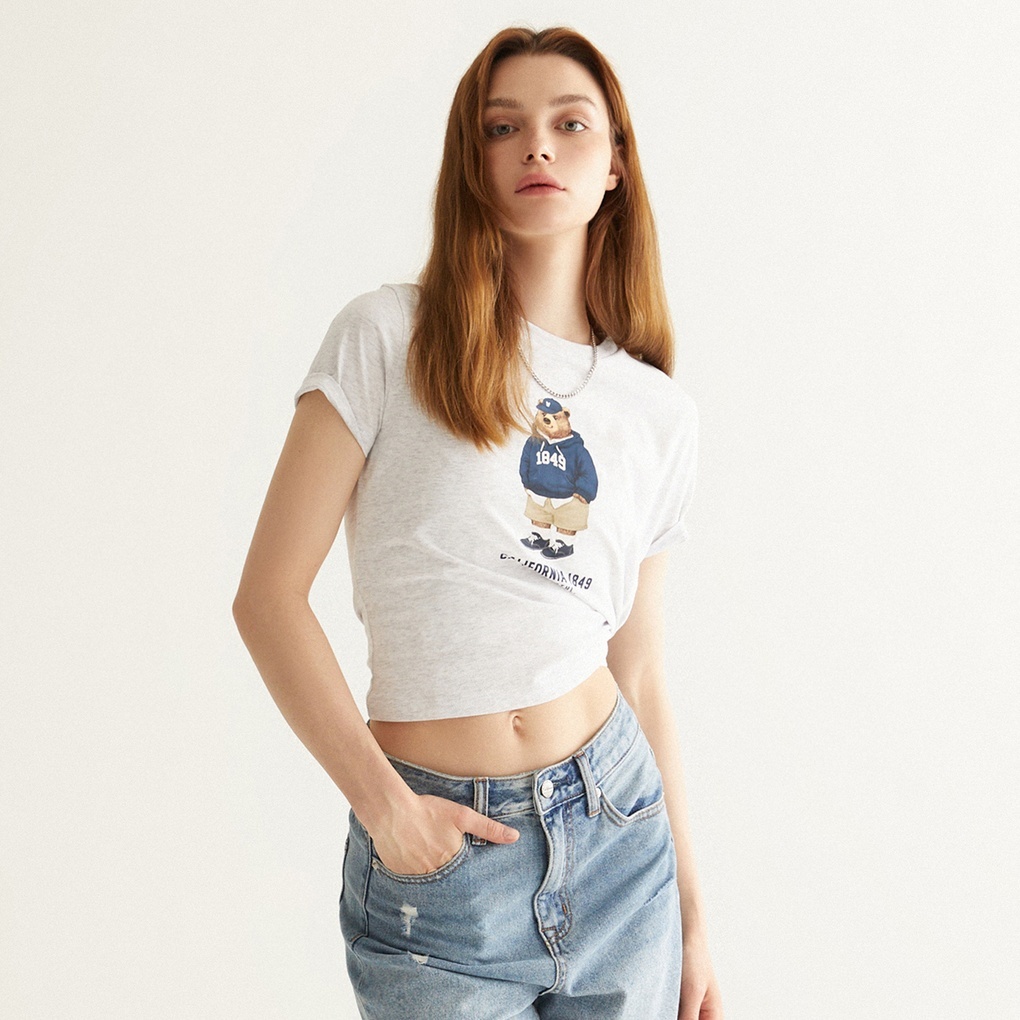 Áo thun WHO.A.U WHRPD2429F dáng croptop thêu hình Steve Bear