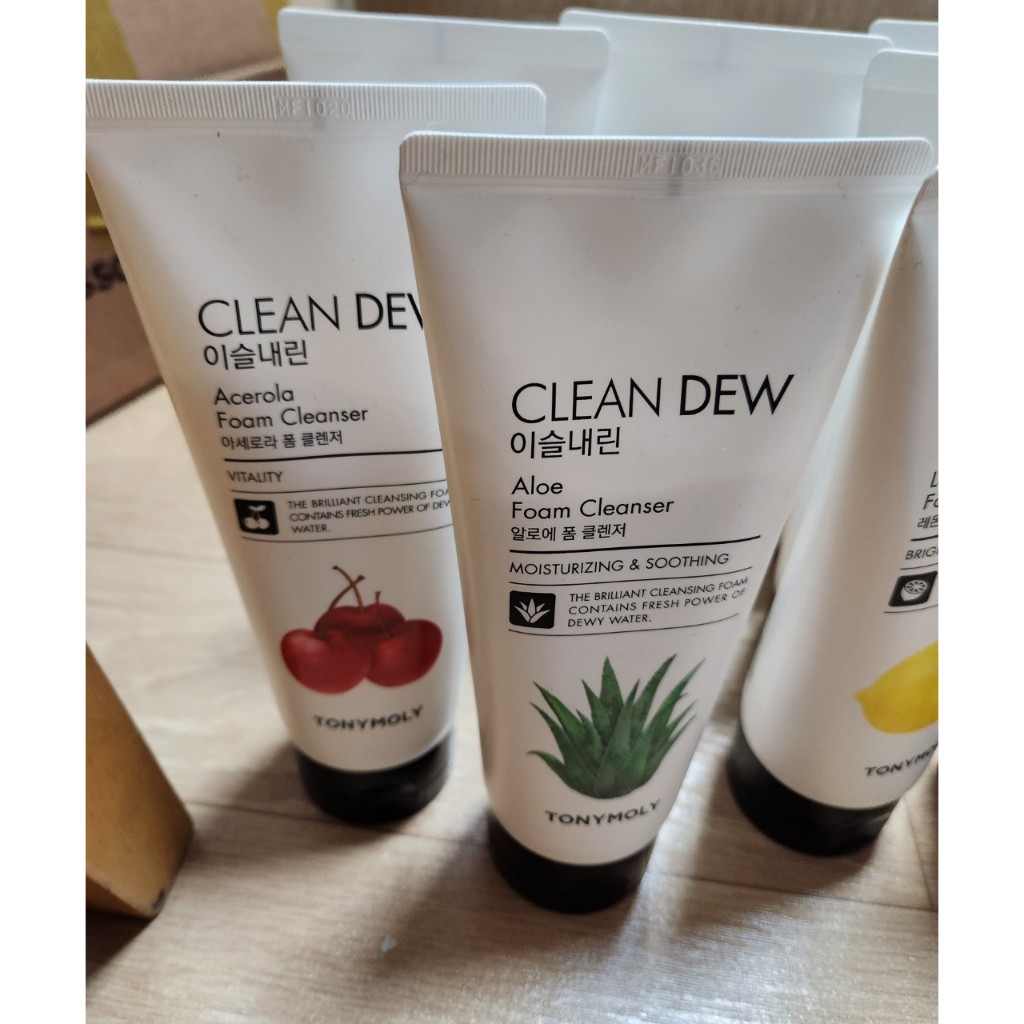 Sữa Rửa Mặt Tạo Bọt Làm Sạch Sâu Tony Moly Clean Dew Foam Cleanser 180ml
