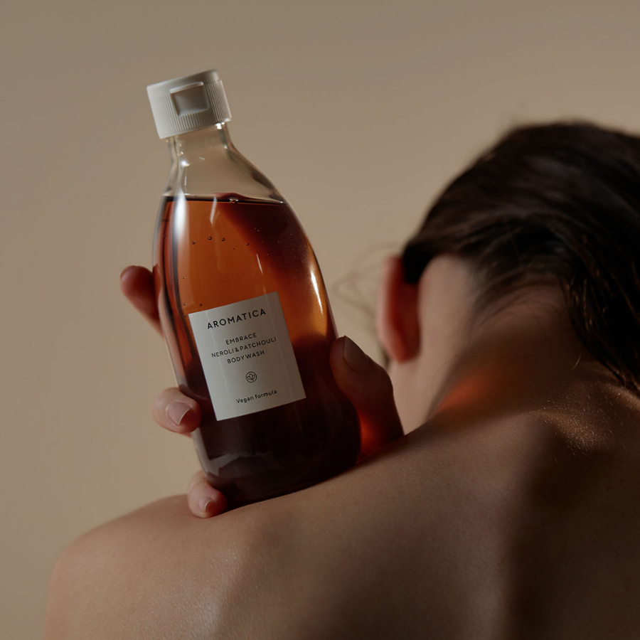 Sữa tắm thuần chay chiết xuất hoa cam Aromatica Embrace Body Wash Neroli & Patchouli 500ml