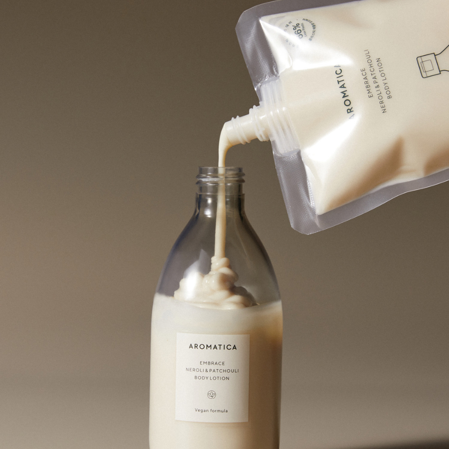 Sữa dưỡng thể thảo dược chiết xuất oải hương và kinh giới Aromatica Serene Body Lotion 300ml