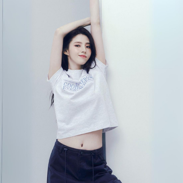 Áo thun họa tiết Giordano Han So-hee