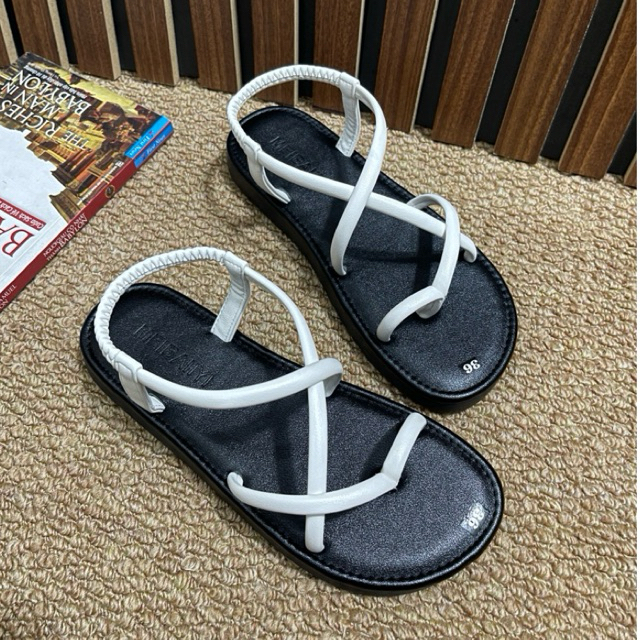 Dép Sandan Đế bệch (Mới)Dây nhỏ Xỏ Ngón, Siu xinh, Quai mềm. Đế êm. cao 1,5cm. dễ phối Đồ, hợp đi Họ