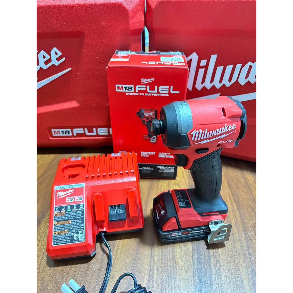 Máy bắn vít Milwaukee 2953 M18 (hàng mới)