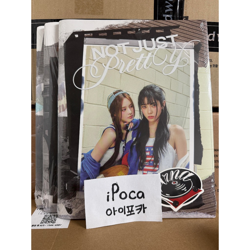 IZNA NOT JUST PRETTY POSTERBOOK SUPERCRUSH VERSION SEALED