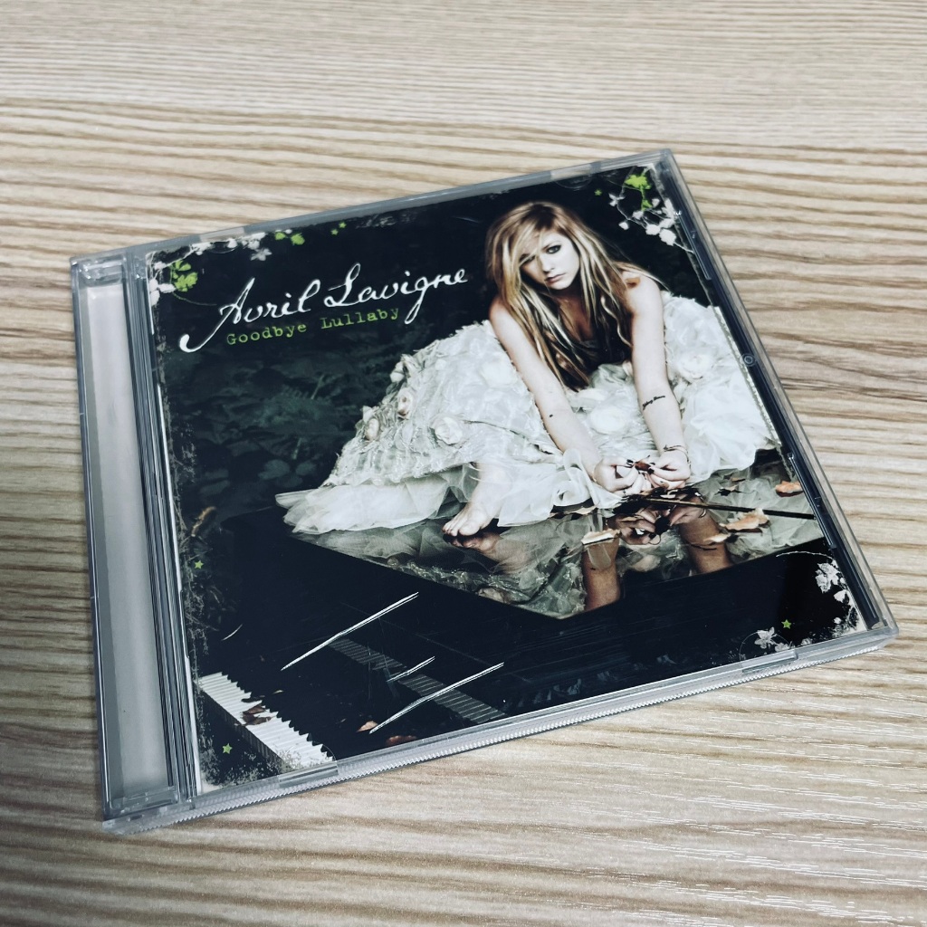 Avril Lavigne – Tạm biệt Lullaby | CD Album phòng thu thứ 4 đích thực