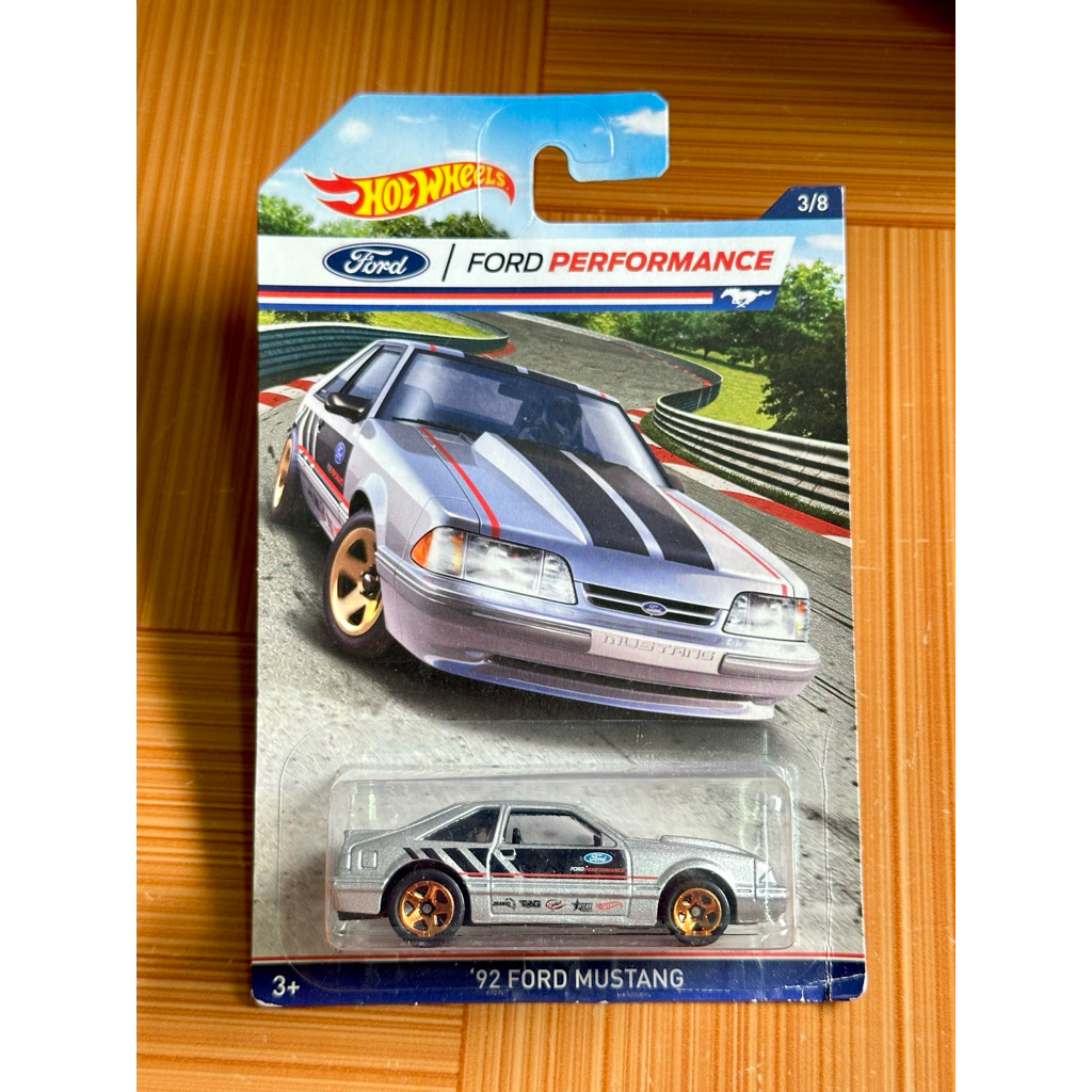 Xe mô hình Hotwheels 92 Ford Mustang bạc