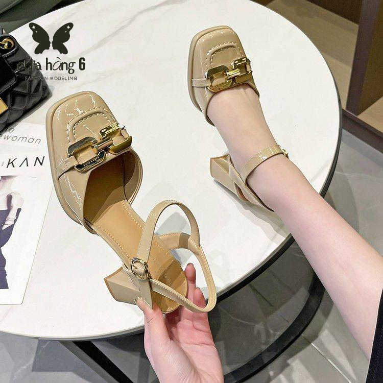 🙌Xăng đan Bít Mũi Vuông Đế Thấp Dày Dặn Phối Khóa Kim Loại Thời Trang Xuân Hè Cho Nữ phụ nữ giày cao gót dày cao gót tính khí thiết kế giày xăng đan