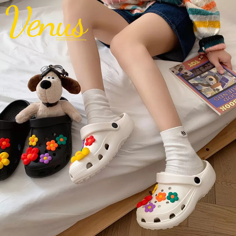 Xăng đan Đế Mềm Dày Chống Trượt Họa Tiết Hoạt Hình Xinh Xắn Cho Nữ