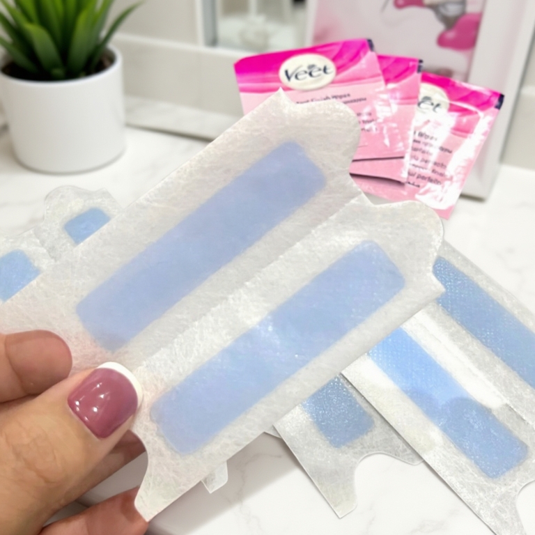 Wax VEET triệt lông mặt và tẩy ria mép bằng giấy hiệu quả