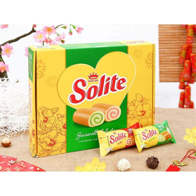 Bánh bông lan Solite vị dâu và lá dứa hộp túi xách 324g