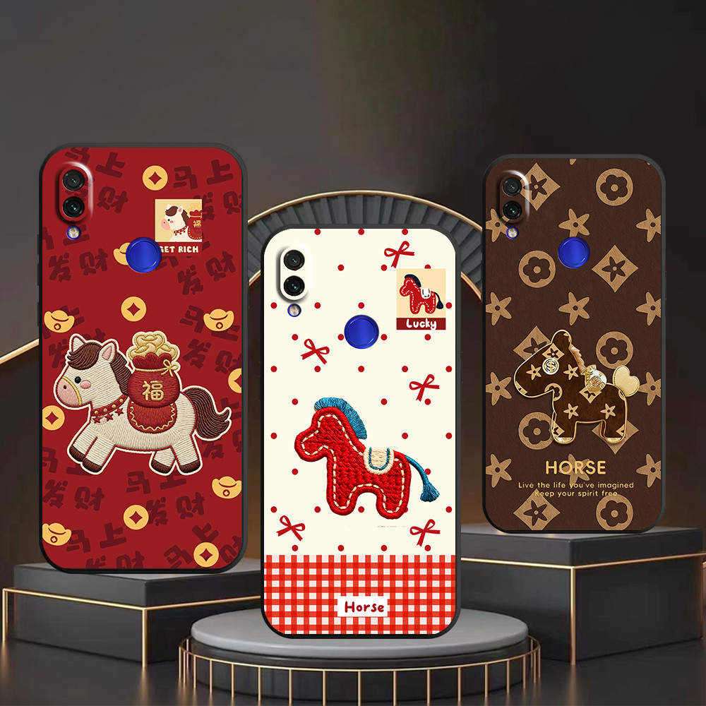Ốp lưng Xiaomi Redmi 7 / Redmi Note 7 / Redmi Note 7 Pro in hình ngựa tết 2026 happy horse