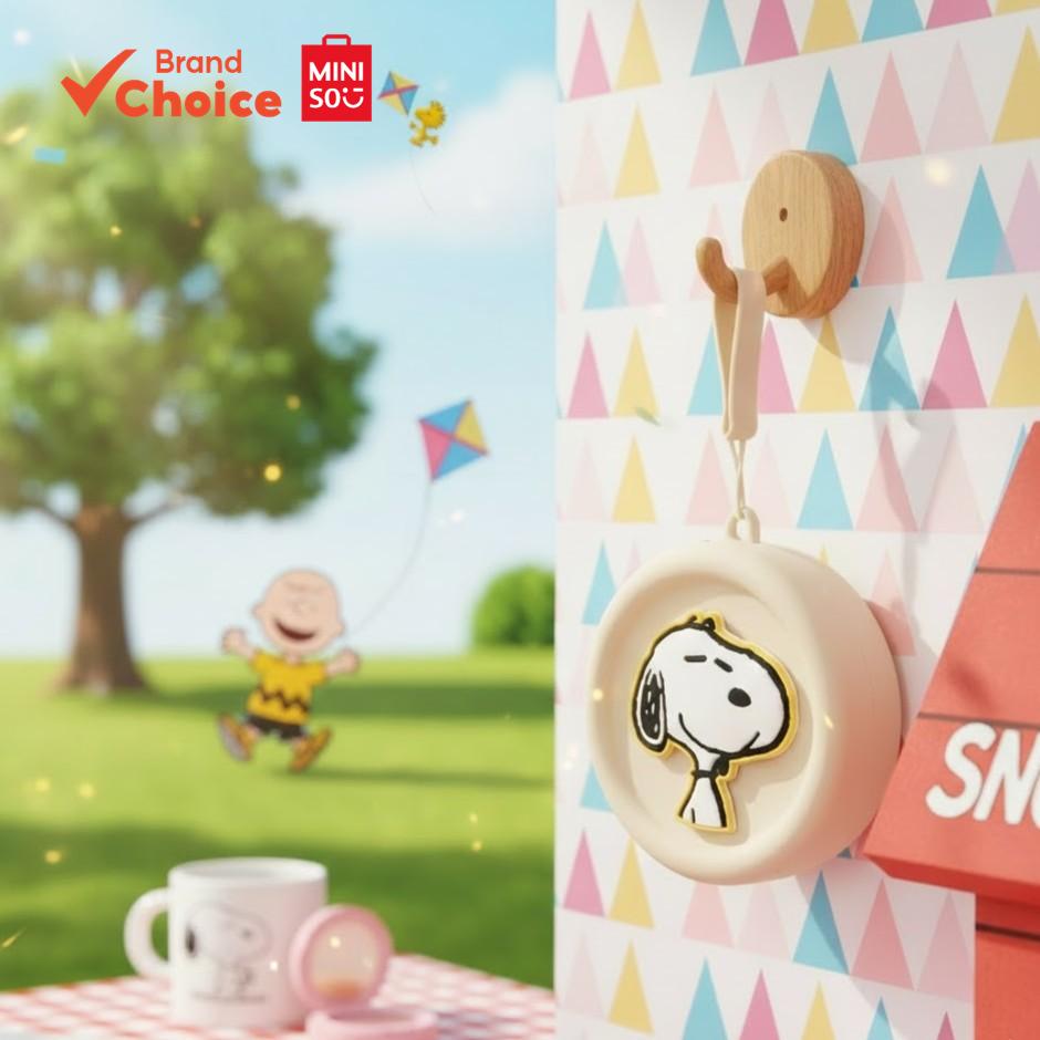 MINISO  snoopy series – ví tiền silicon dễ thương màu trắng ngà 9 cm × 9 cm × 3 cm