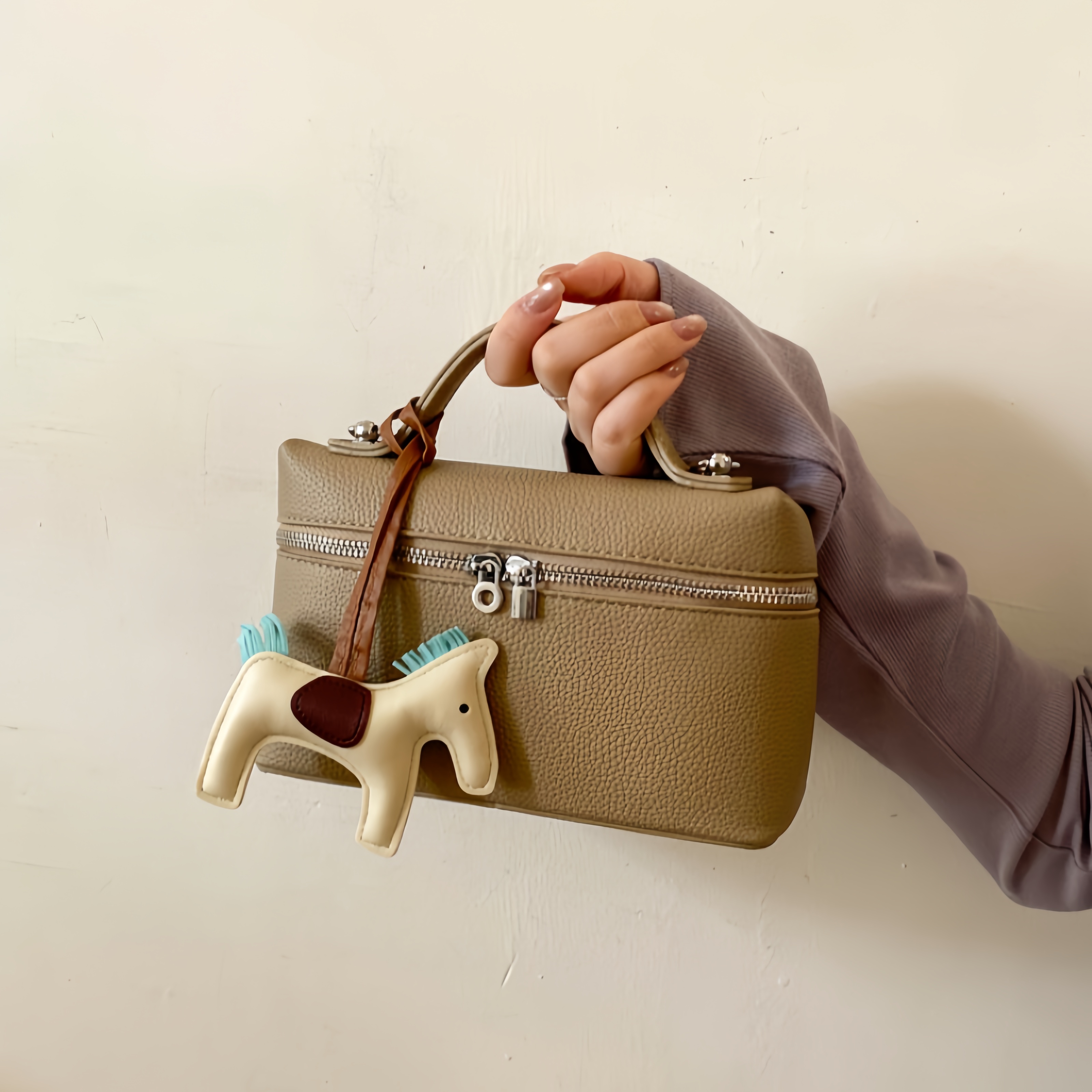 Túi xách nữ thiết kế mới chất liệu cao cấp, đeo chéo, cầm tay, phong cách niche, retro hình hộp, túi