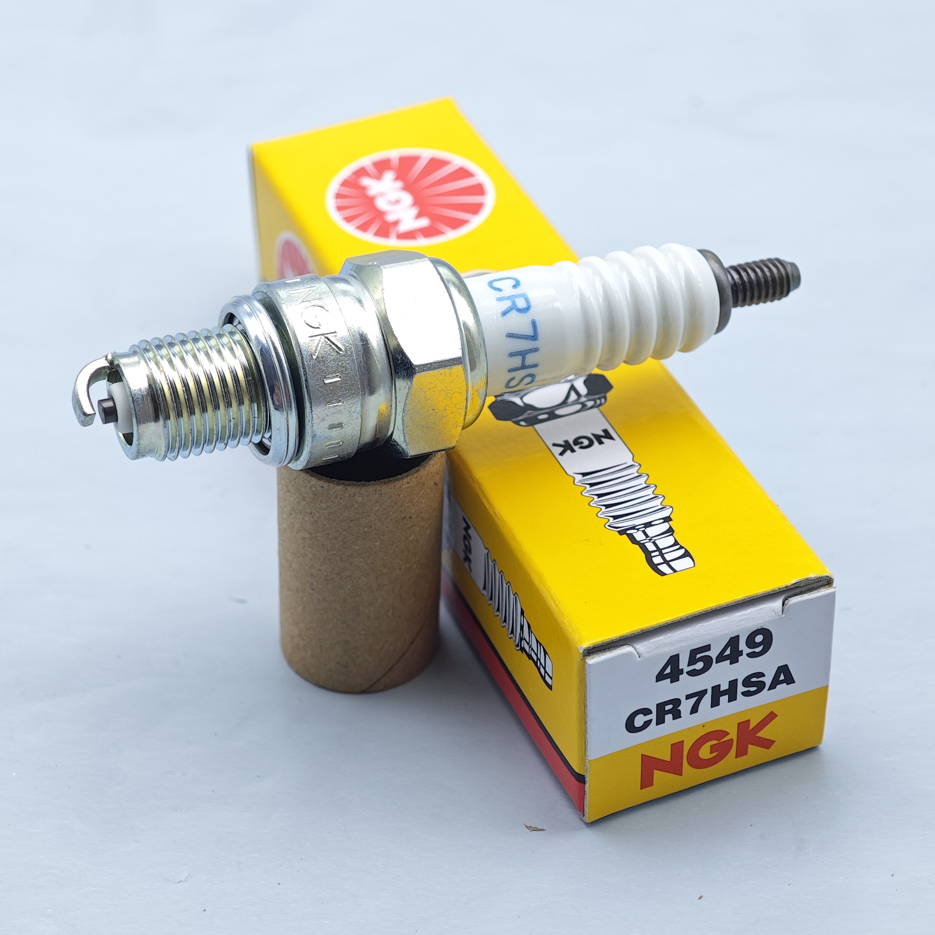 Bugi NGK chính hãng CR6HSA 2983 / CR7HSA 4549 – Phụ tùng thay thế đánh lửa chống nhiễu cho xe máy
