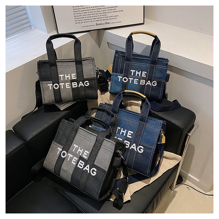 Túi Tote Vải Denim Ghép Màu Khối Thêu Chữ Cổ Điển Thanh Lịch Với Thiết Kế Chắp Vá Và Sức Chứa Lớn Chất Lượng Tốt