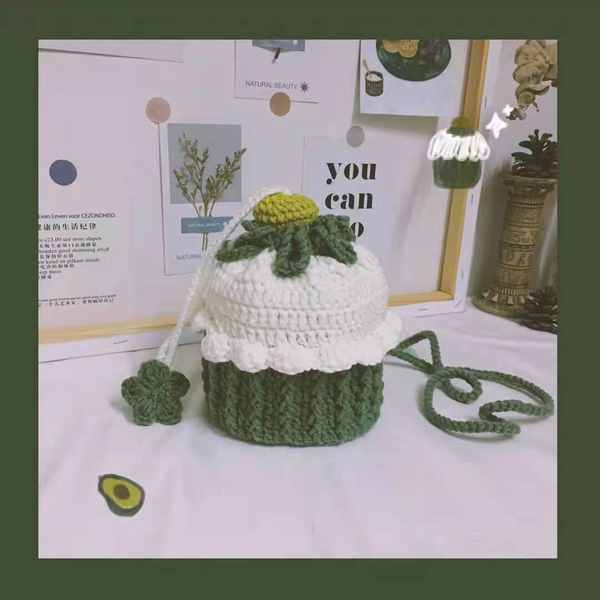 Túi Xách Đan Len Thủ Công Hình Quả Dâu Tây Dễ Thương