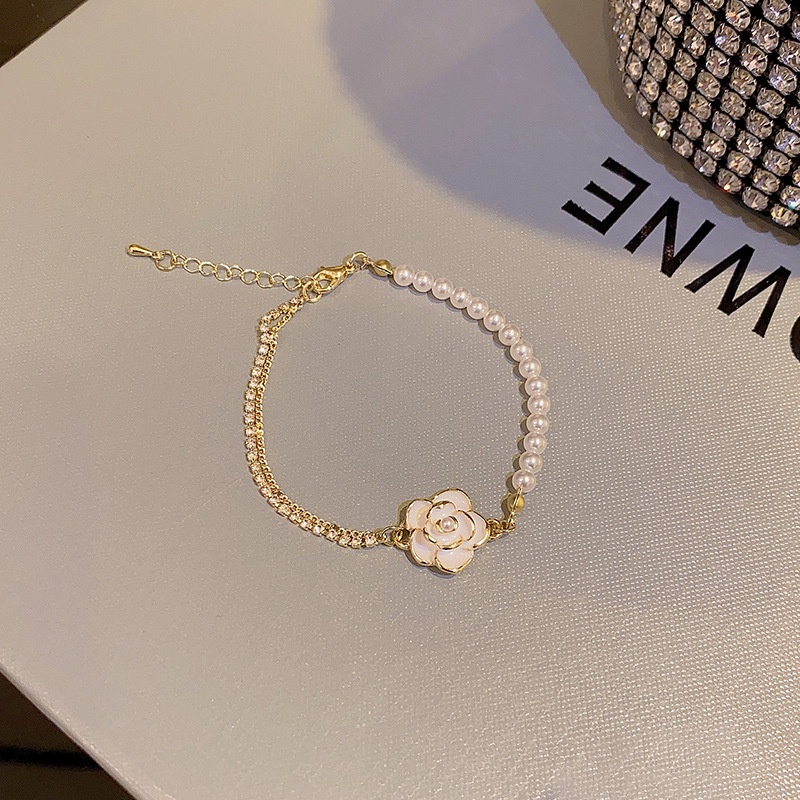 Vòng Tay Nữ Đính Hạt Ngọc Trai Và Hoa Trà Phong Cách Hàn Quốc 2023