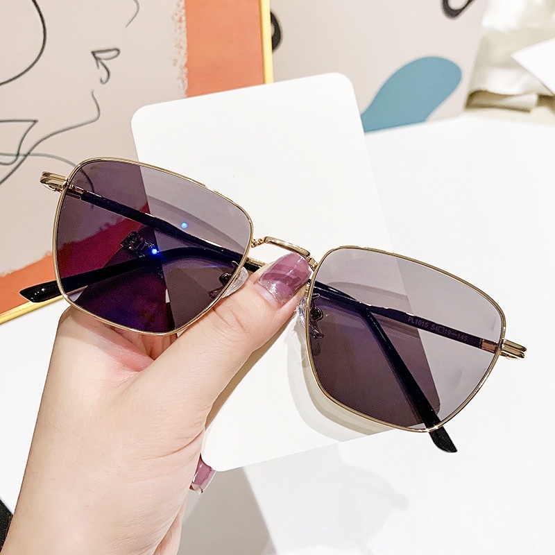 Kính Chống Tia UV Gọng Kim Loại Thay Đổi Màu Sắc Dành Cho Nam