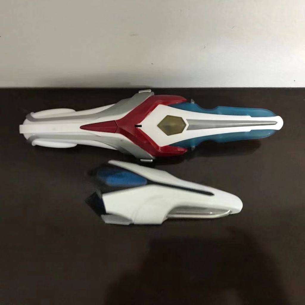 Diga Gậy Phát Sáng Thần Kì Biến Hình Thành Ultraman Độc Đáo