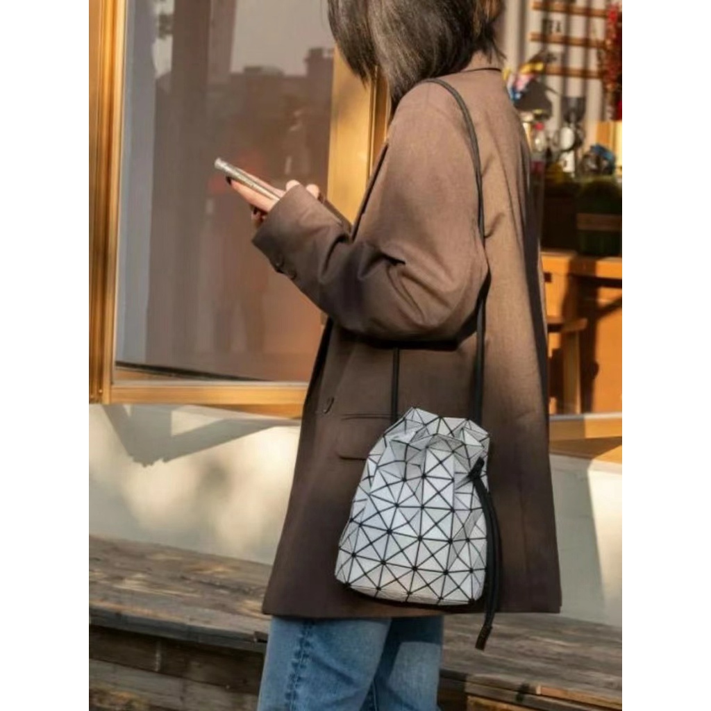 🎉PROMO🎉🍒💯 Issey Miyake Baobao Túi Đeo Chéo Baobao IsSEY Miyake Wring Hàng Mới 100% Túi Đeo Hông Thời Trang Dành Cho Nữ