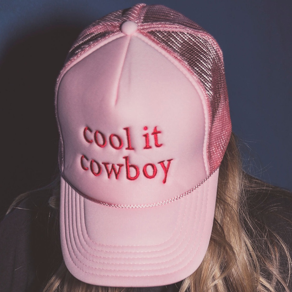 Mũ Lưỡi Trai Phối Lưới Thêu Chữ it cowboy trucker Màu Hồng Nữ Tính