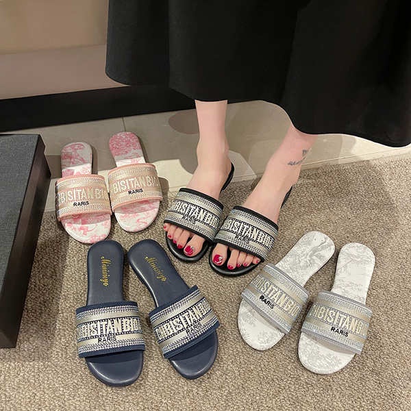 Dép đi biển thời trang mùa hè cho nữ