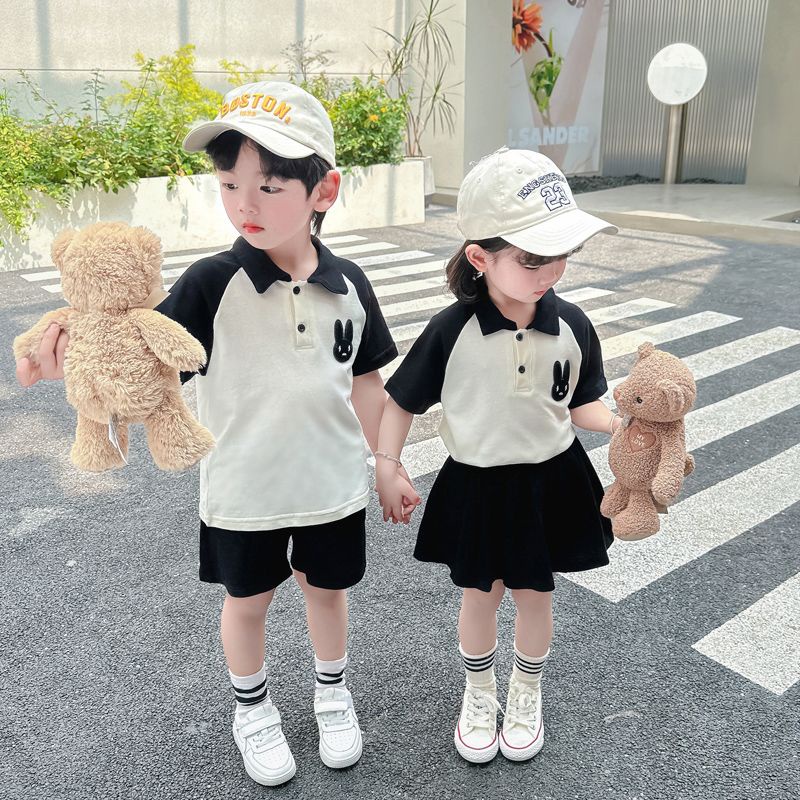 ✨Hàng Có Sẵn!✨ Bộ Đồ Hai Mảnh Áo Cotton Trơn Phong Cách Preppy Thời Trang Mùa Hè Hàn Quốc Mới Dành Cho Bé Trai Bé Gái