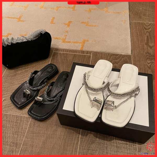 Giày Sandal Đế Bệt Đính Đá Thời Trang Sành Điệu