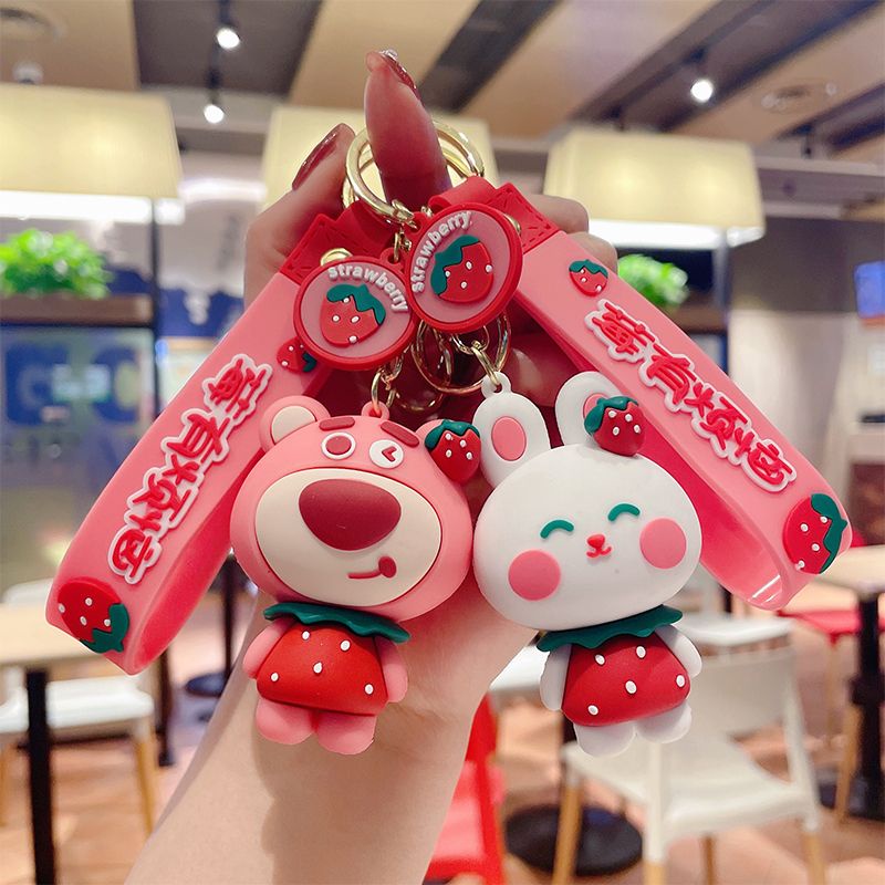 Móc Khóa Hình Gấu Dâu Tây Dễ Thương FT5018