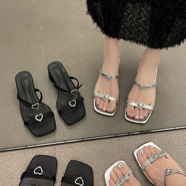 Giày Sandal Gót Thấp Màu Bạc Plus Size Cho Nữ