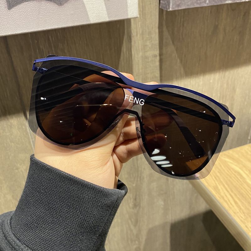 Kính Mát Một Mảnh Gọng Siêu Lớn Thời Trang Hàn Quốc Cá Tính Chống Gió Dành Cho Bạn Nữ