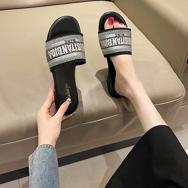 Dép đi biển thời trang mùa hè cho nữ