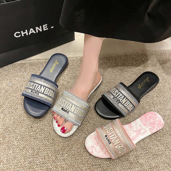 Dép đi biển thời trang mùa hè cho nữ