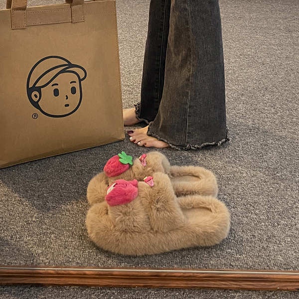 Dép quai ngang đế dày đính lông hình gấu dâu tây đáng yêu