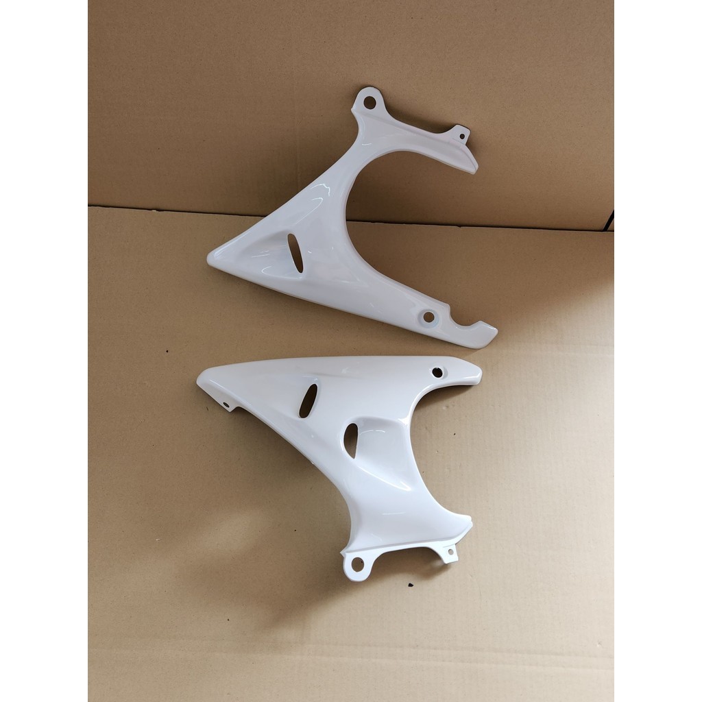 Mẫu đầu tiên dash Chicken Breast White Lower Fairing Old