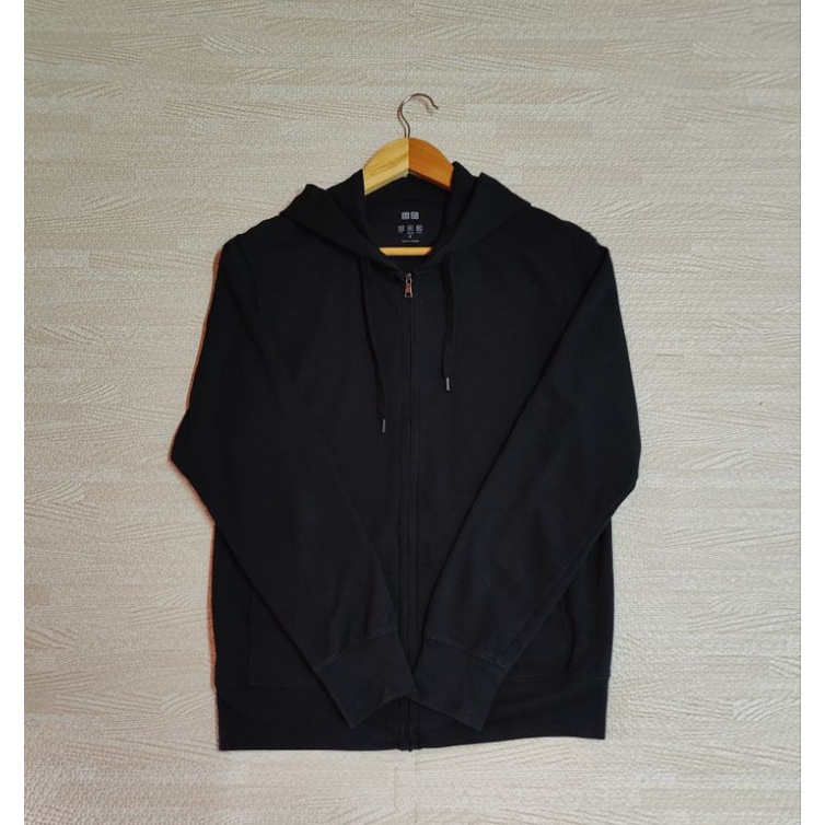 Áo khoác có mũ trùm đầu Uniqlo UV Airism Size Đen M / L / XL Nam cũ
