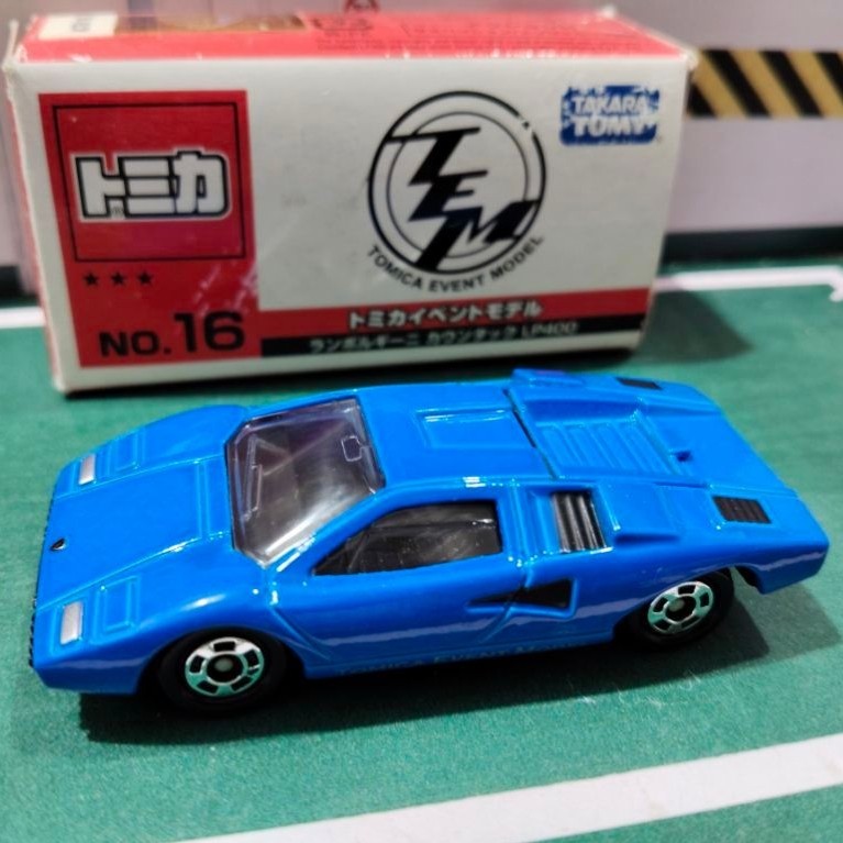 Xe kim loại Tomica Tình trạng tốt đi kèm với hộp IN The Is As Follows: S = 1 / 61 Năm 2010 TOMY Lamb