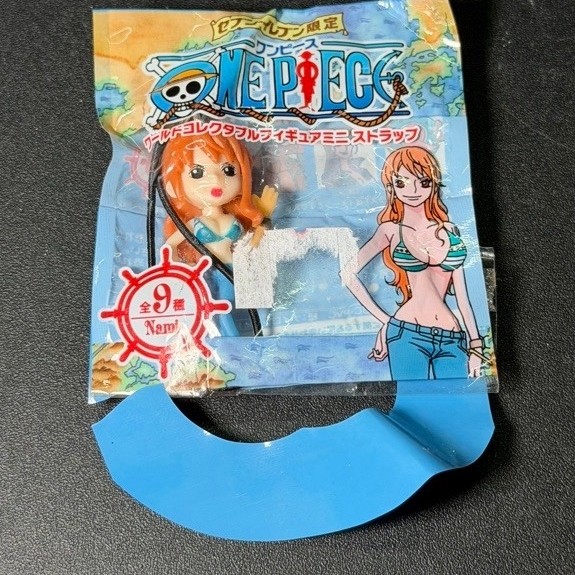 Dây đeo hình Mini ONE PIECE Charm "Nami" Nhật Bản 7-Eleven