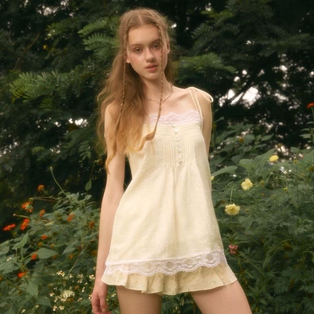 Lookbooklookbook etoile top Màu kem tay thứ hai (size s)