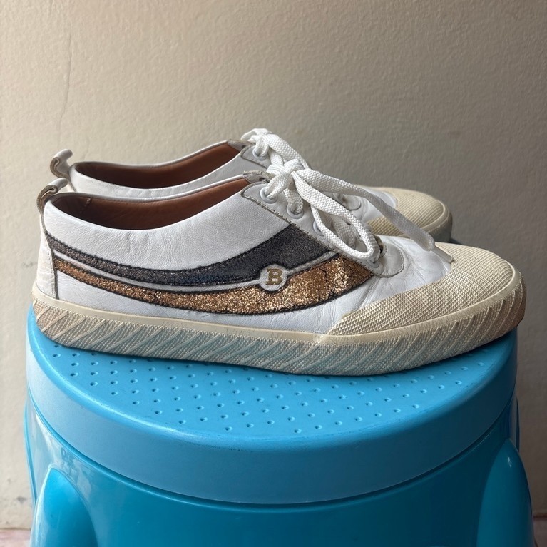 Giày BALLY Size 38 Polly Hỏi khách hàng hiểu được công việc của tay cầm thứ hai và thất bại. Xem thê