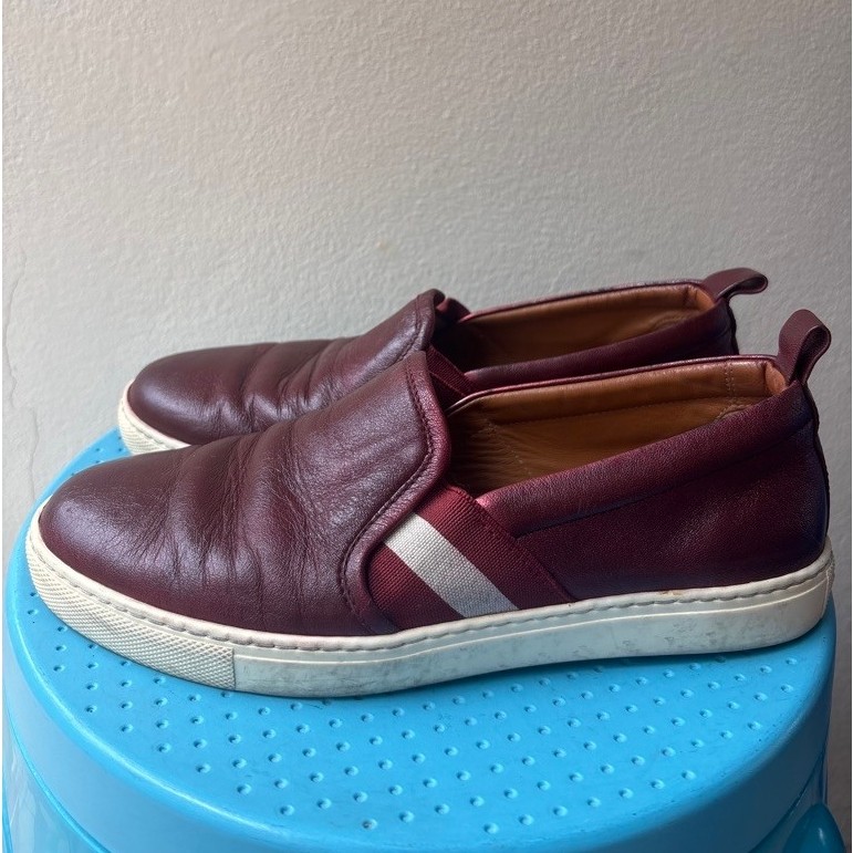 Giày bally Size 37.5 slip-on Hỏi khách hàng hiểu được tình trạng làm việc và suy thoái tay thứ hai. 