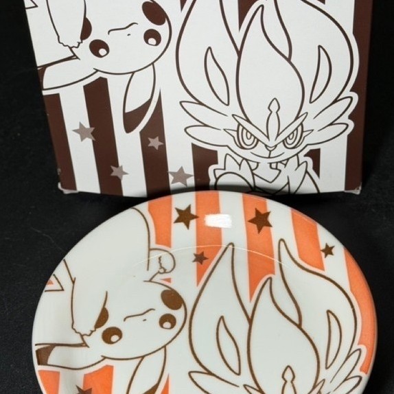 Đĩa gốm Pokémon kỷ niệm 50 năm Mister Donut