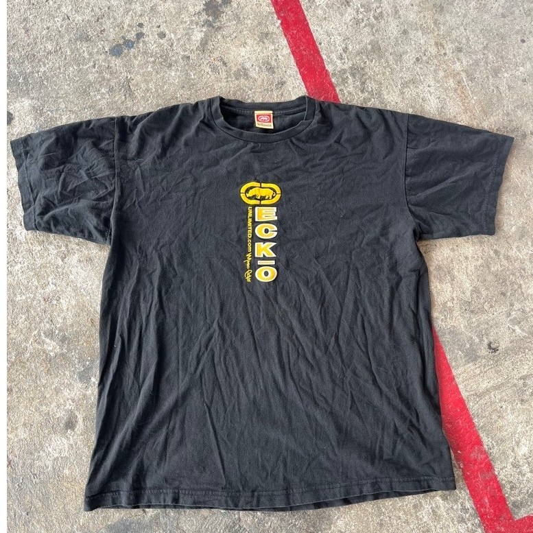 Áo thun ngắn tay màu đen cũ của Ecko Unltd.