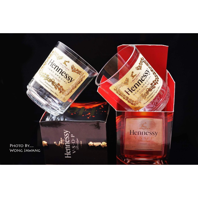 Cắt kính từ chai Hennessy VS đẹp và sang trọng.