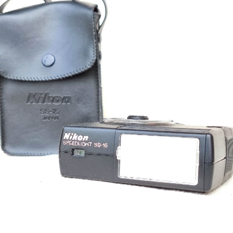 Nikon Speedlight Sb15 Flash Tình trạng rất tốt Hoạt động thường sử dụng 4 pin Aa và túi da.