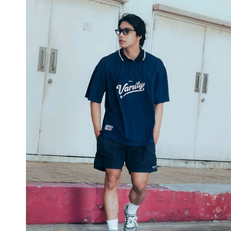 Áo Polo AEIOU Vải Thể Thao Thêu Lớn Varsity Jersey Mẫu Giấy Phép Xác Thực